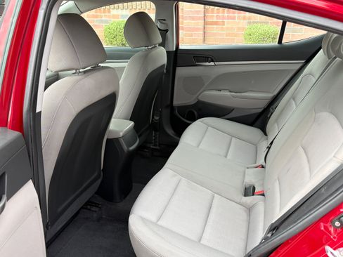 Used 2018 Hyundai Elantra SE w/ Cargo Package FWD image 7