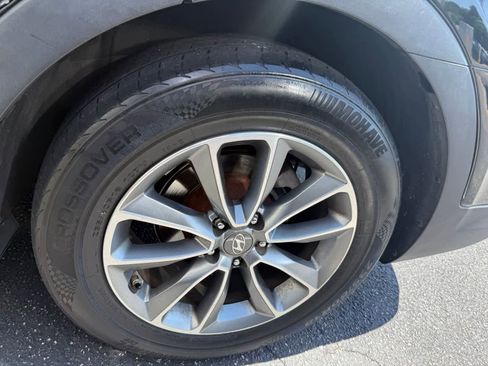 Used 2017 Hyundai Santa Fe SE AWD/4WD image 3