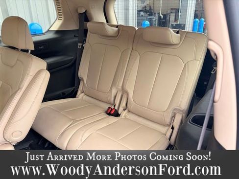 Used 2022 Jeep Grand Cherokee L Limited AWD/4WD image 8
