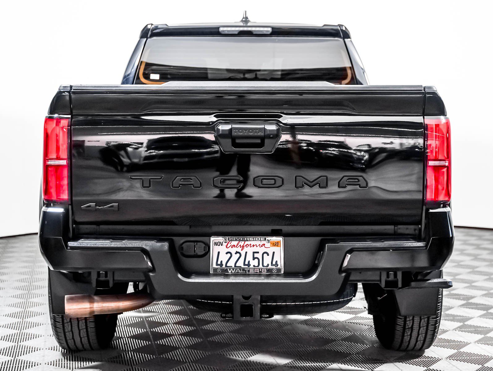 Used 2024 Toyota Tacoma TRD Sport AWD/4WD image 7