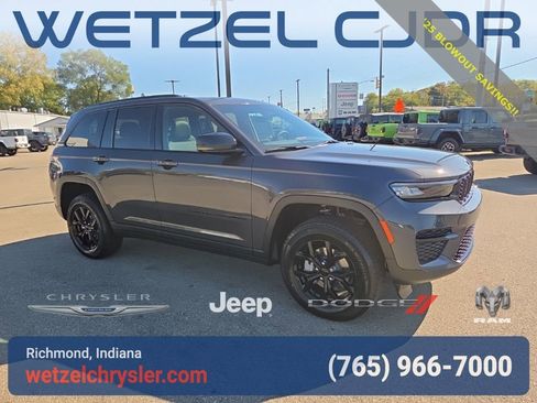 New 2025 Jeep Grand Cherokee Altitude image 1