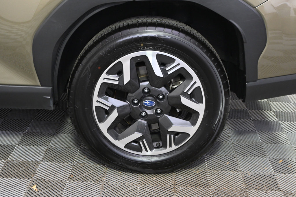 Used 2025 Subaru Forester Premium AWD/4WD image 20