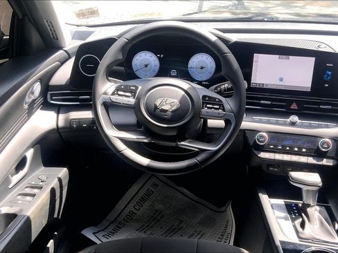 Used 2023 Hyundai Elantra SEL w/ Convenience Package FWD image 7