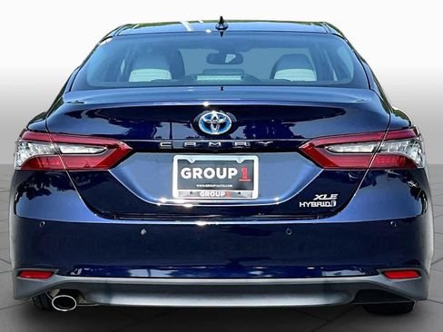 Used 2021 Toyota Camry XLE w/ Navigation Upgrade Package FWD image 5