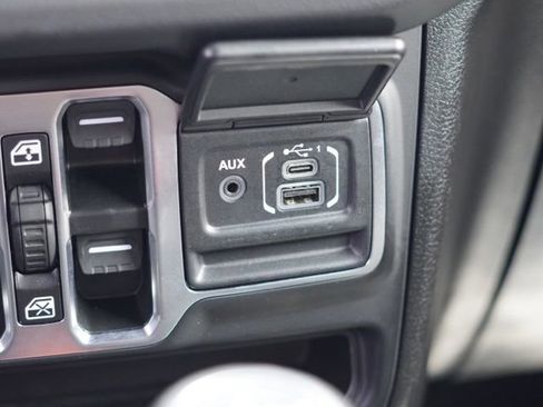 Used 2025 Jeep Wrangler Unlimited Sahara w/ Safety Group AWD/4WD image 29