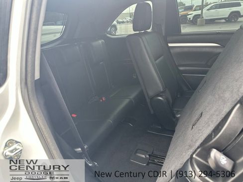 Used 2018 Toyota Highlander XLE AWD/4WD image 20