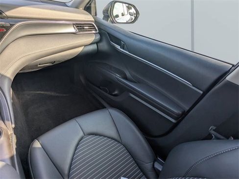 Used 2024 Toyota Camry SE image 15