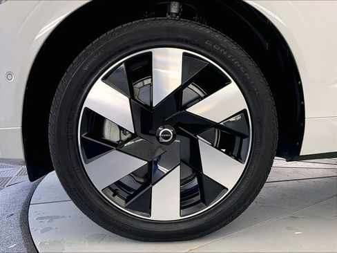 Used 2024 Volvo XC60 T8 Plus w/ Climate Package AWD/4WD image 9