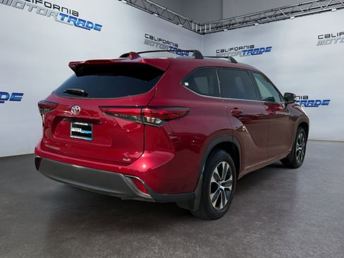 Used 2021 Toyota Highlander XLE FWD image 5