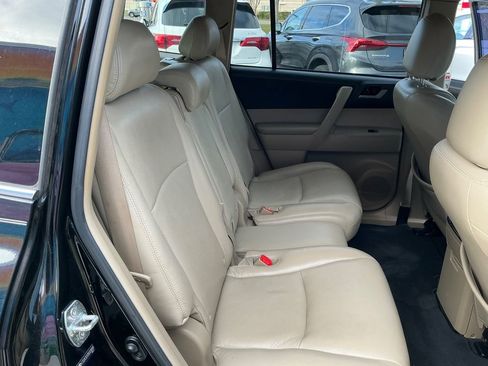 Used 2011 Toyota Highlander 2WD w/ Tech Pkg image 26
