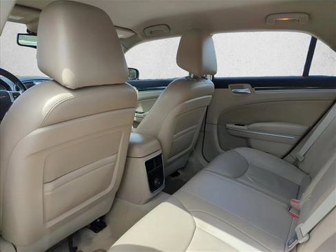 Used 2011 Chrysler 300 Limited image 15