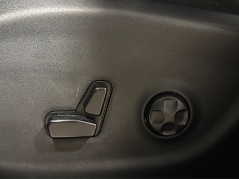 Used 2020 Jeep Cherokee Limited AWD/4WD image 19