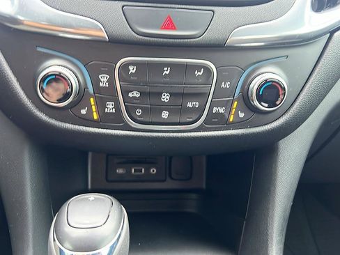 Used 2020 Chevrolet Equinox LT FWD image 17