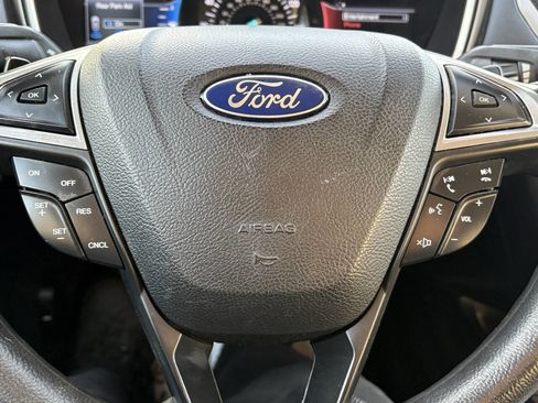 Used 2017 Ford Fusion SE w/ Fusion SE Technology Package FWD image 39