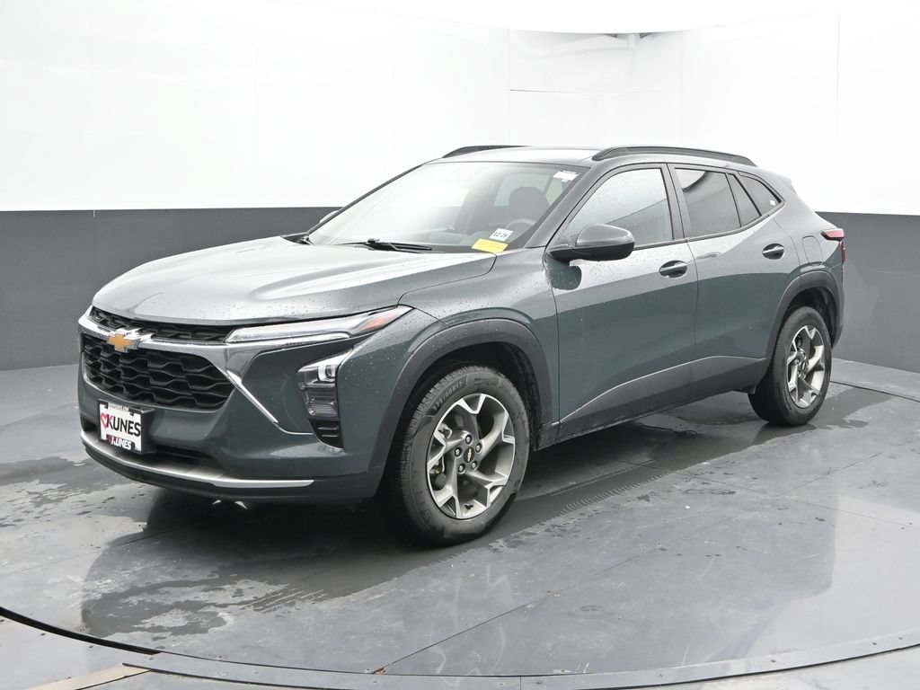 Used 2025 Chevrolet Trax LT FWD image 7