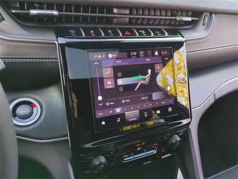 New 2025 Jeep Grand Cherokee L Altitude image 30