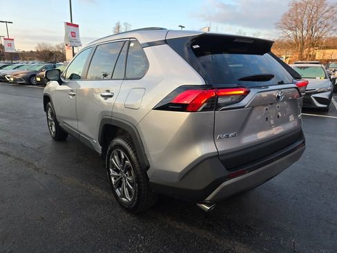 Used 2022 Toyota RAV4 Limited AWD/4WD image 5