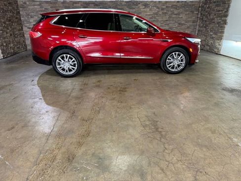 Used 2024 Buick Enclave Essence w/ Experience Buick Package FWD image 9