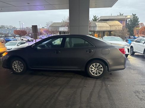 Used 2012 Toyota Camry LE image 9