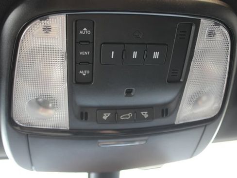 Used 2022 Dodge Durango R/T w/ Tow 'N Go Package AWD/4WD image 13