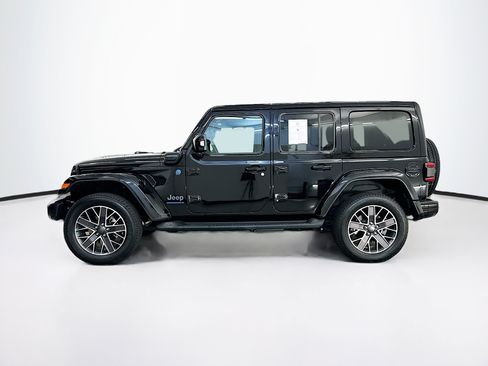 Used 2023 Jeep Wrangler Unlimited Sahara AWD/4WD image 4