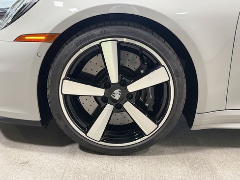 Certified 2025 Porsche 911 Carrera S RWD image 39