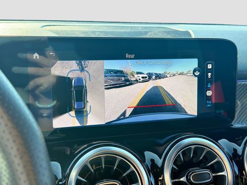 Used 2025 Mercedes-Benz GLB 35 AMG 4MATIC image 32