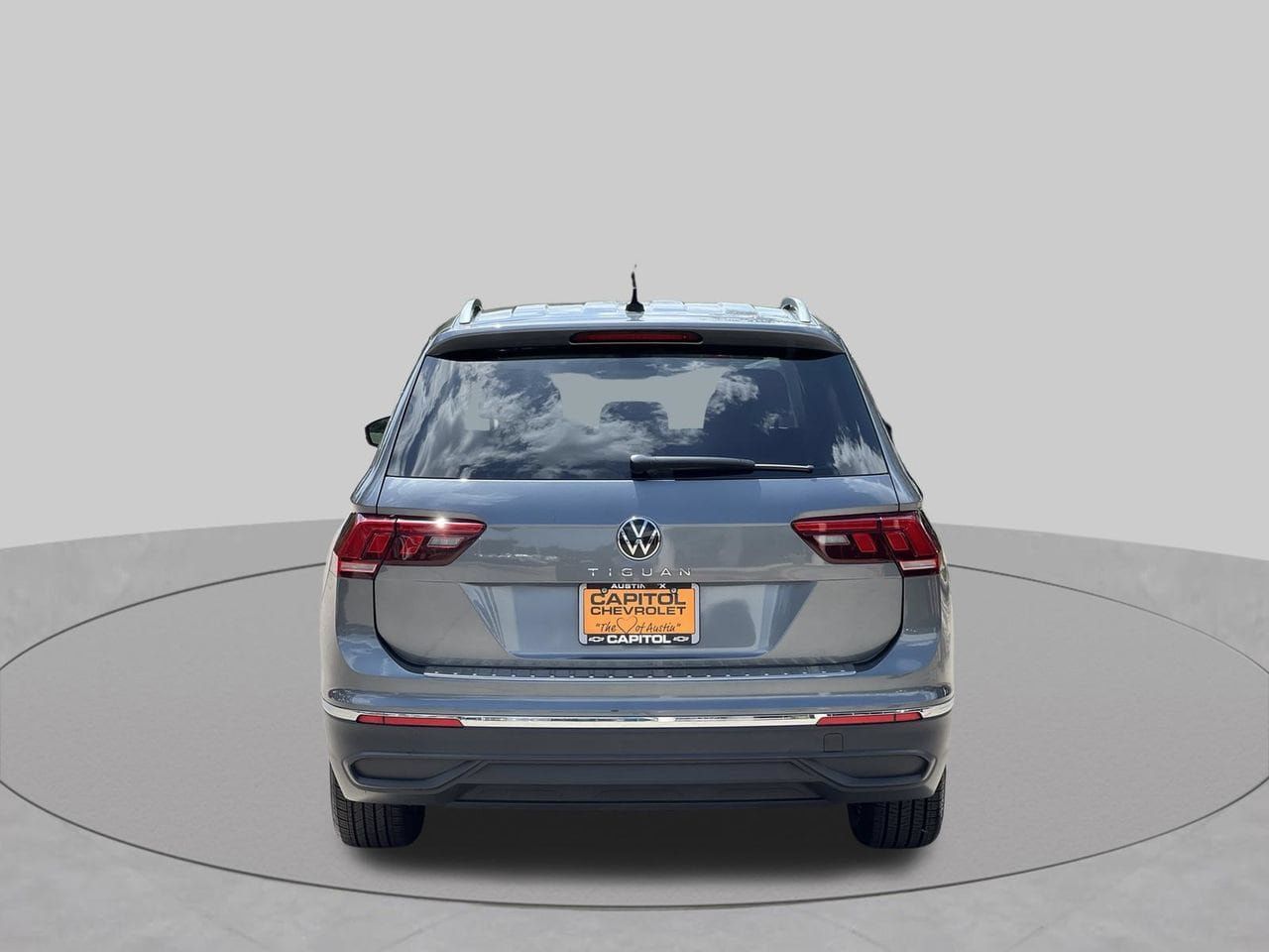 Used 2024 Volkswagen Tiguan SE FWD image 4
