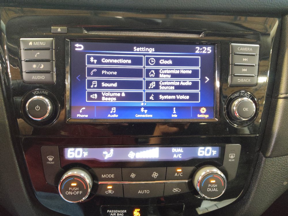Used 2018 Nissan Rogue SV FWD image 25