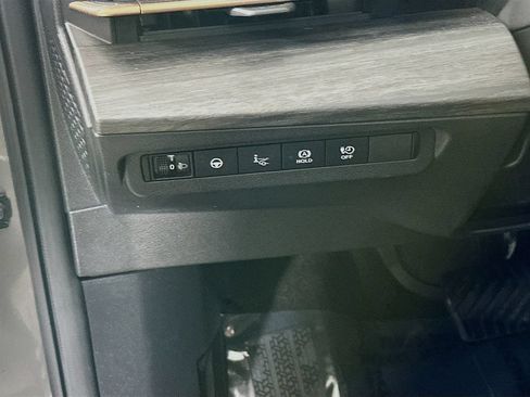 Used 2023 Nissan Ariya FWD image 16