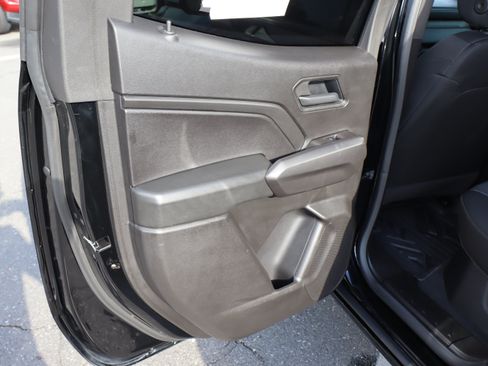 Used 2025 Chevrolet Colorado Trail Boss AWD/4WD image 30