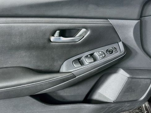 Used 2025 Nissan Sentra SV FWD image 15