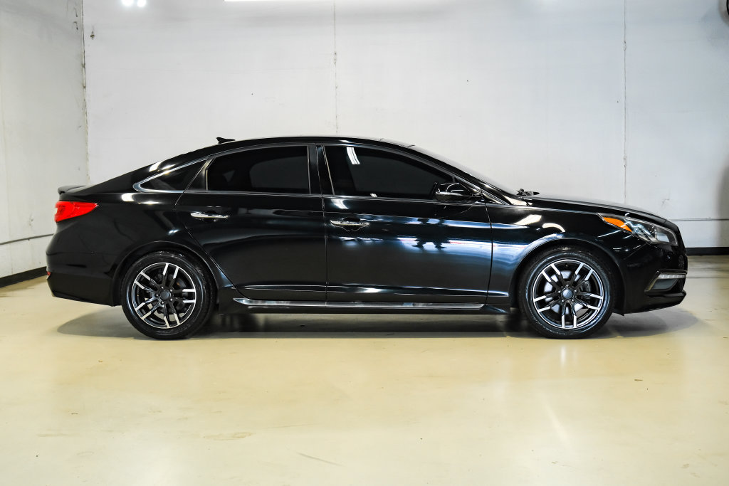 Used 2015 Hyundai Sonata Limited w/ Option Group 05 FWD image 7