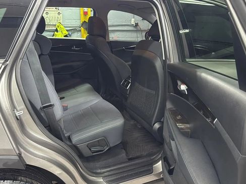 Used 2017 Kia Sorento L image 25