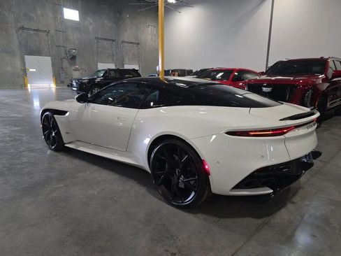 Used 2019 Aston Martin DBS Superleggera image 3