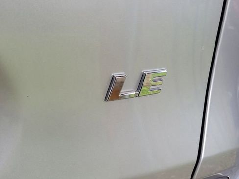 Used 2019 Toyota RAV4 LE FWD image 9