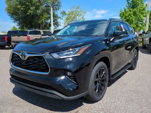 New 2026 Toyota Highlander Limited AWD/4WD image 2
