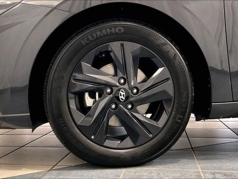 Used 2023 Hyundai Elantra SEL w/ Cargo Package image 7