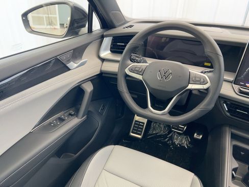 New 2026 Volkswagen Tiguan SE R-Line image 26