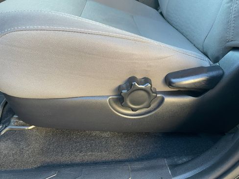 Used 2019 Toyota Tacoma SR5 RWD image 14
