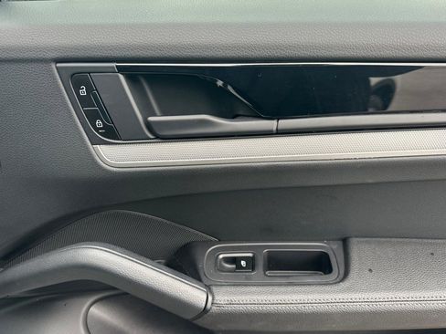 Used 2024 Porsche Cayenne image 21