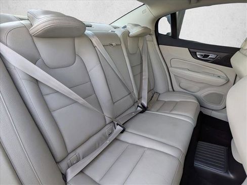 Used 2022 Volvo S60 T8 Inscription w/ Advanced Package image 22