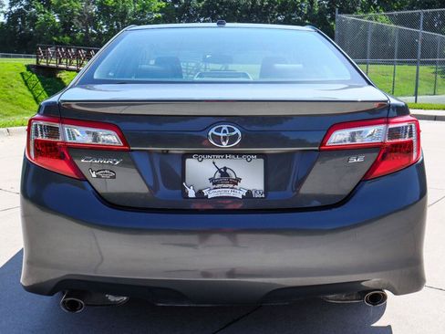 Used 2012 Toyota Camry SE w/ Leather Pkg FWD image 18
