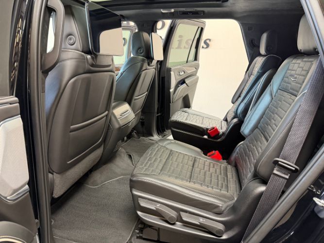 Used 2022 Cadillac Escalade Sport Platinum AWD/4WD image 28