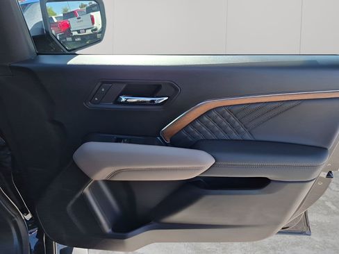 New 2026 GMC Canyon Denali w/ LPO, Denali Black Edition AWD/4WD image 15