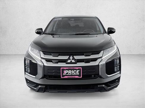 Used 2024 Mitsubishi Outlander SE image 2