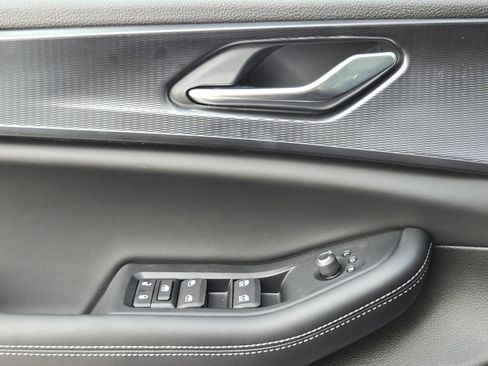 New 2025 Jeep Grand Cherokee Altitude image 16