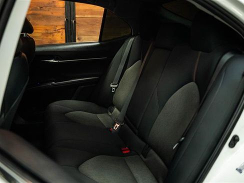 Used 2019 Toyota Camry LE FWD image 9