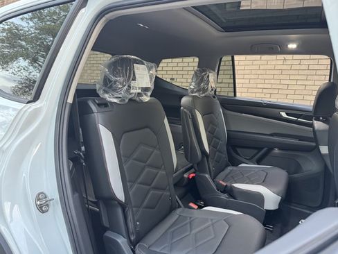 New 2026 Volkswagen Atlas Peak Edition AWD/4WD image 18