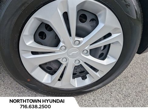 Used 2025 Chevrolet Trax LS FWD image 39